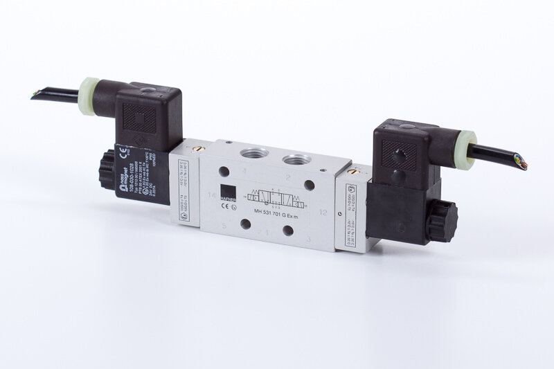 5/3-way, centre closed