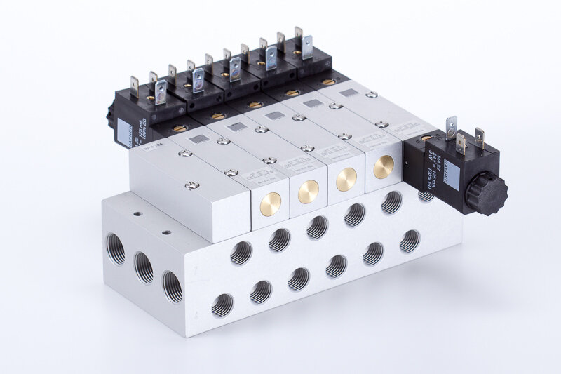 Valves on manifolds